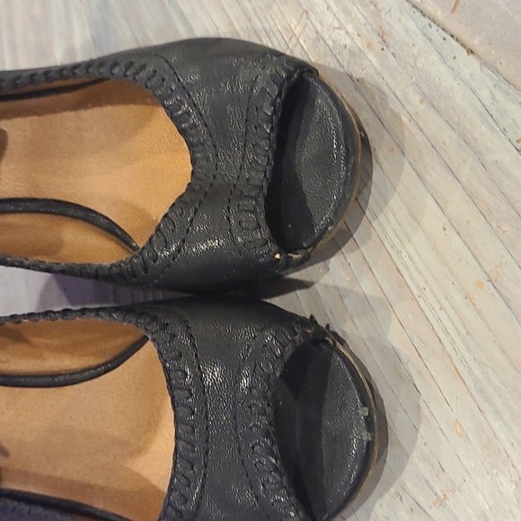 Lucky Brand black and taupe leather and wood wedge heels - Picture 3 of 7